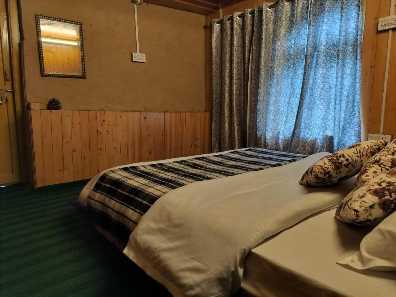 Ferienwohnung Old Is Gold Mudhouse Lushal Jibhi Exterior foto