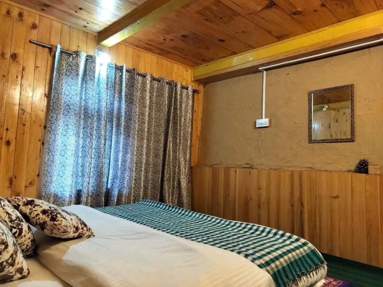Ferienwohnung Old Is Gold Mudhouse Lushal Jibhi Exterior foto